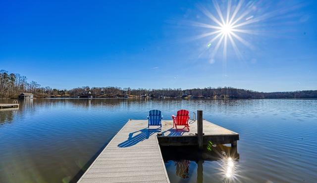 Lakeside retreat with a firepit, dock, deck, hot tub, pool table - dog friendly