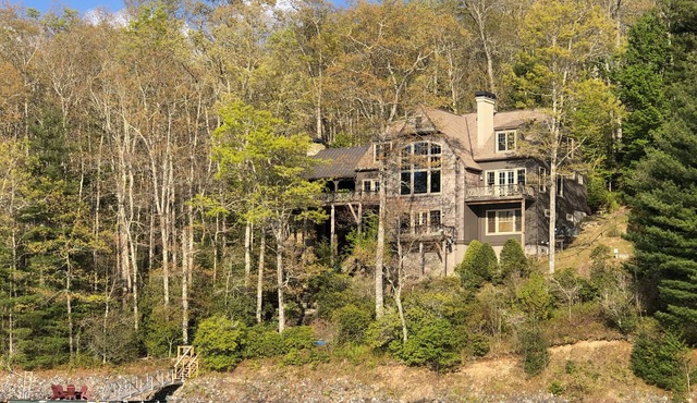 Lakeside, Secluded, Luxury Mountain Lodge-Sleeps 12
