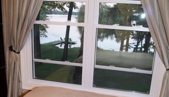 Lakeside Serenity: Big Bald Cottage Escape