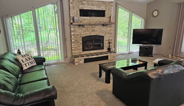 Lakeside Serenity Meets Northern Adventure, Stunning Sunsets, Family Getaway!