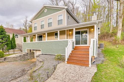 Lakeside Stay w/Views, Near Saratoga Race Course!