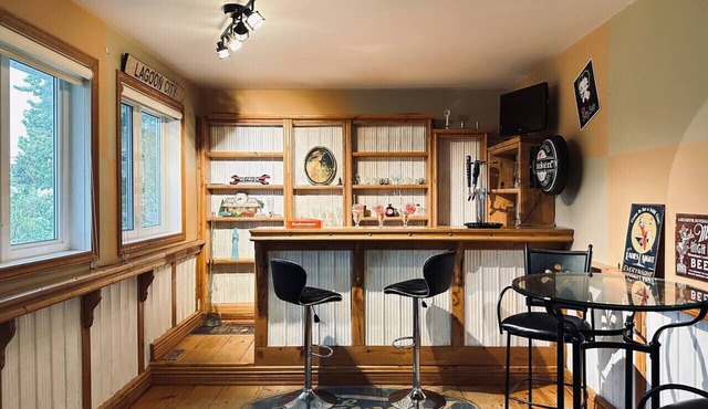 Lakeside summer retreat at the Venice of Ontario