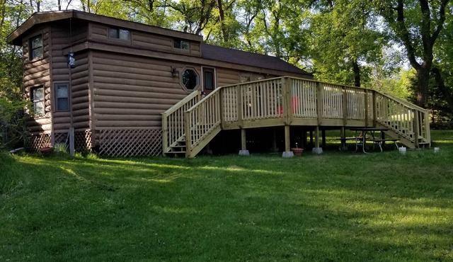 Lakeside Tiny Home Retreat ~ 2 1/2 acres ~ Breathtaking Views ~ Relax! ~