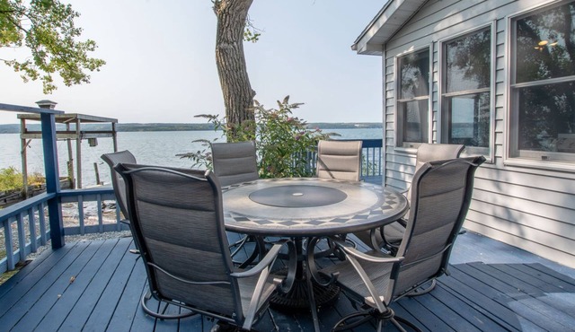 Lakeside Tranquility: "Perfect Spot for an Affordable Lakeside Vacation"