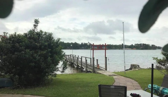 Lakeside Tranquility/Private Suite with free parking on Lake Murray