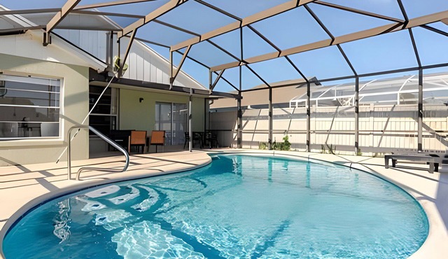 Lakeside View Pool Home, close to Disney, Malls