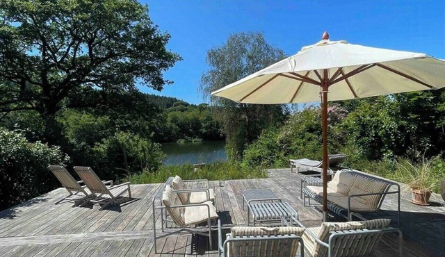 Lakeside villa in scenic Virklund