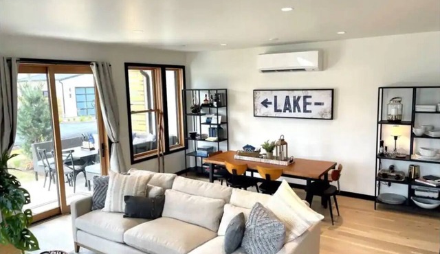 Lakeside Wapato Point Retreat-Pool, Beach, Hot Tub