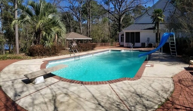 Lakeside with a pool, zip line, horse shoe pit, kayaks. Large gathering spaces