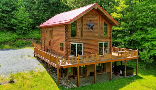 LakeStar Chalet | Hot Tub, Minutes from Activities