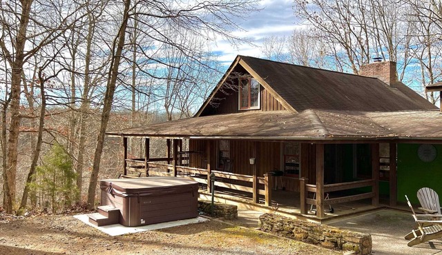 Laketrail Lodge, 2 hot tubs