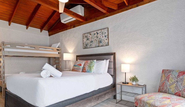 LakeTravis Bungalow 4