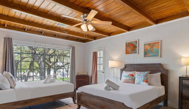 LakeTravis Bungalow7