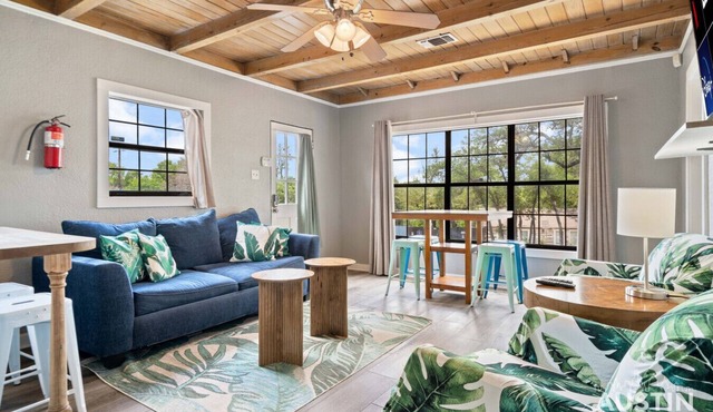 LakeTravis Bungalow8