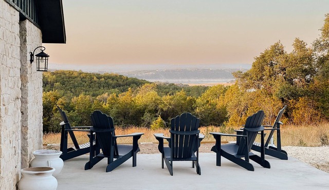 LakeTravis Great Views Sleeps 6