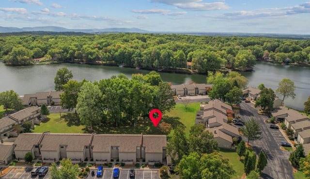 Lakeview 2 Bedroom Condo in the Heart of Fairfield Glade with King Bed