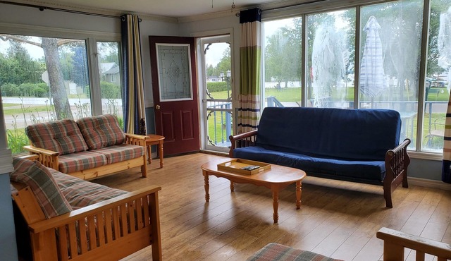 Lakeview 2BR for 5 People with Sandy Beach Park for Fishing,/Swimming/Boating