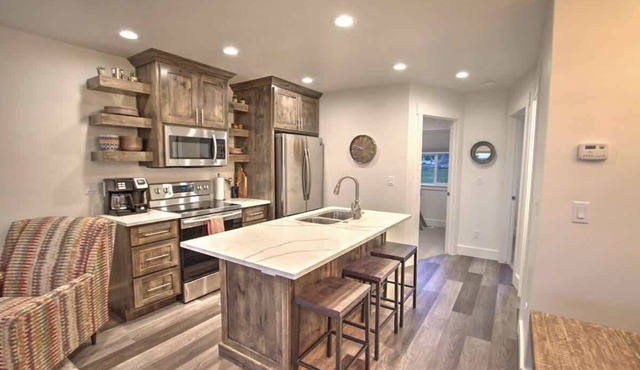 Lakeview #33 - Pool, Hot Tub, and Lake Access!