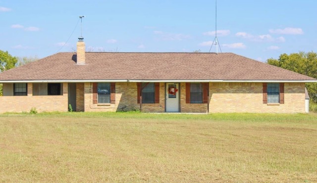 Lakeview 4BR w/Fire Pit & Fenced Yard