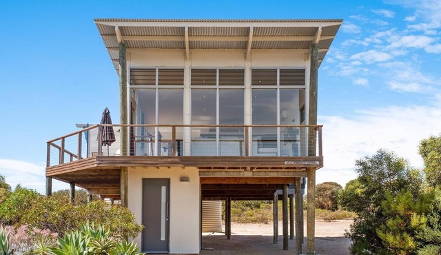 Lakeview - A modern and beautifully designed holiday home