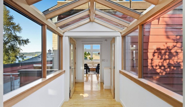 Lakeview Architectural Sanctuary: Solar-Powered Bed & Breakfast Retreat on Trail