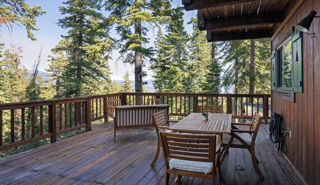 Lakeview, Beautifully Remodeled Hilltop Cabin With Wraparound Deck.