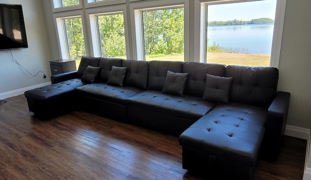 LAKEVIEW-BEAUTIFUL BRAND NEW COTTAGE PRIVATE BEACH