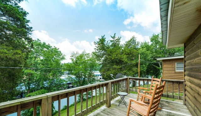 Lakeview Cabin at Marina on Dale Hollow Lake near Standing Stone State Park