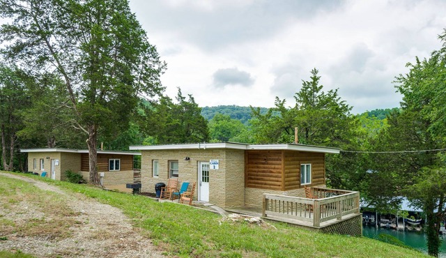 Lakeview Cabin at Marina on Dale Hollow Lake near Standing Stone State Park