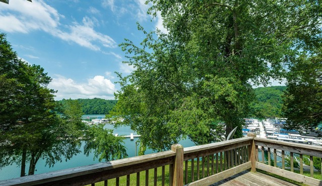 Lakeview Cabin at Marina on Dale Hollow Lake near Standing Stone State Park