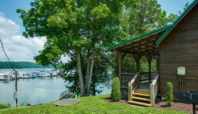 Lakeview Cabin at Marina on Dale Hollow Lake near Standing Stone State Park