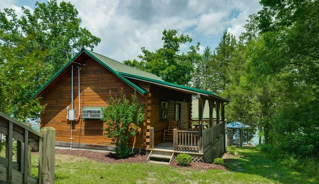 Lakeview Cabin at Marina on Dale Hollow Lake near Standing Stone State Park