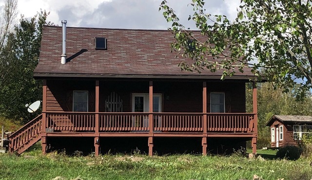 Lakeview cabin close to bike/hiking trails, the Allegheny River and more.