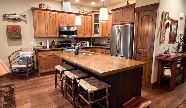 Lakeview Cabin Condo with Balcony Hot Tub