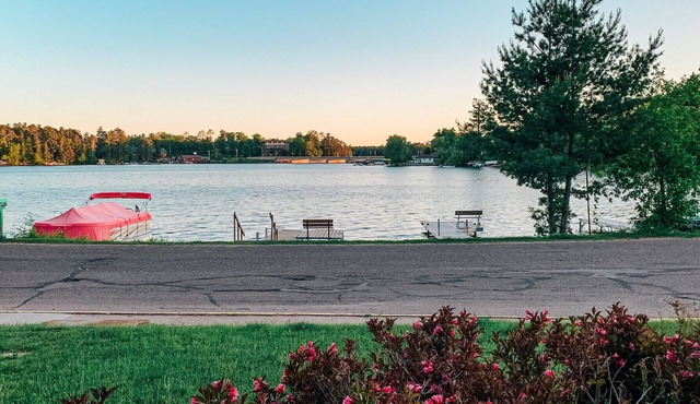 Lakeview Cabin in the heart of downtown Minocqua, WI