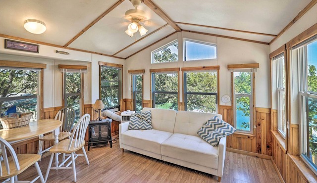 Lakeview Cabin - Marina on Lake Bridgeport!
