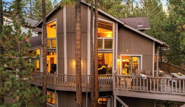 Lakeview Cabin w/Game Room & Deck Near Ski Slopes | Sleeps 16 | Waterview