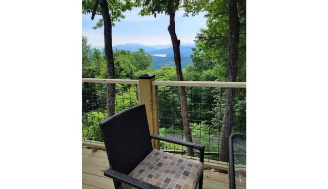 Lakeview Cabin with hot tub