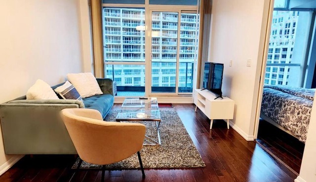 Lakeview Condo in Downtown with Free Parking.