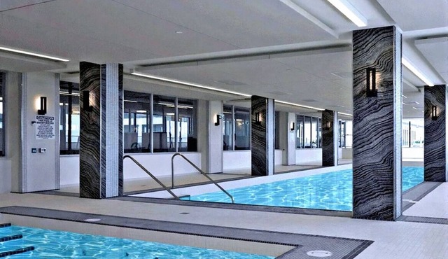 Lakeview Condo in New Luxury Building Free Parking