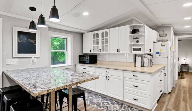 Lakeview Cottage | 4 Bed, 2 Bath