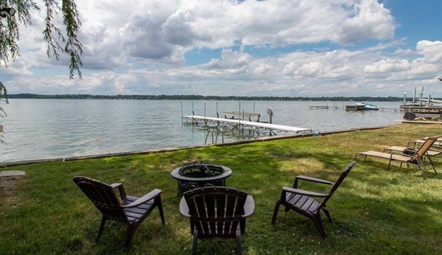 Lakeview Cottage: "Beautiful Sunset Views!"