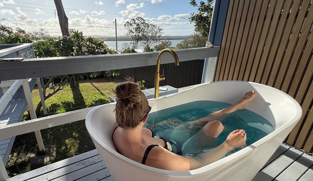 Lakeview Cottage, Between the ocean & the lake