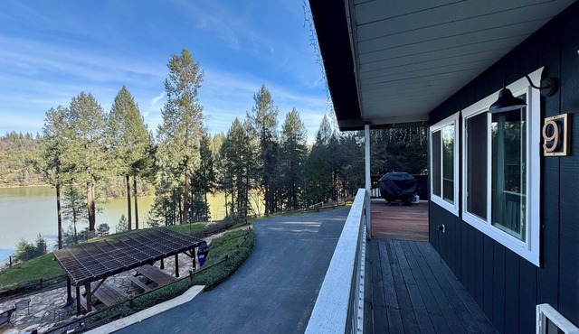 Lakeview Country Cabin ~ Cloud 9 - AMAZING treehouse VIEWS