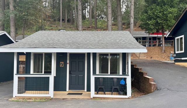 Lakeview Country Cabin ~ Studio King Bed w/Futon