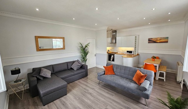 Lakeview Court Southport