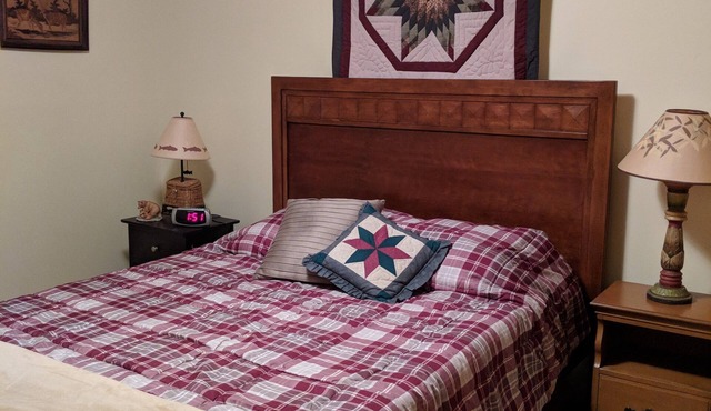 Lakeview Cozy Cottage Pocono Summit 2BR, Firepit, sleeps 6.