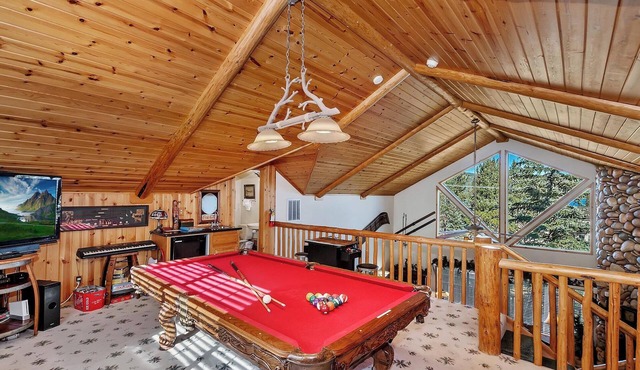Lakeview Escape by Destination Big Bear : Air Conditioning! Luxury! Pool Table! Pet Friendly! Great Yard! Master Suite!