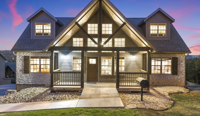 Lakeview Escape with Zero Entry Pool & Boat Slip