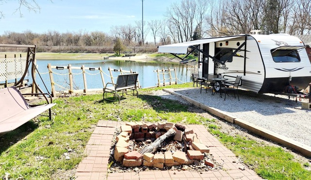 Lakeview Family Camp - Large yard for FUN on lake
